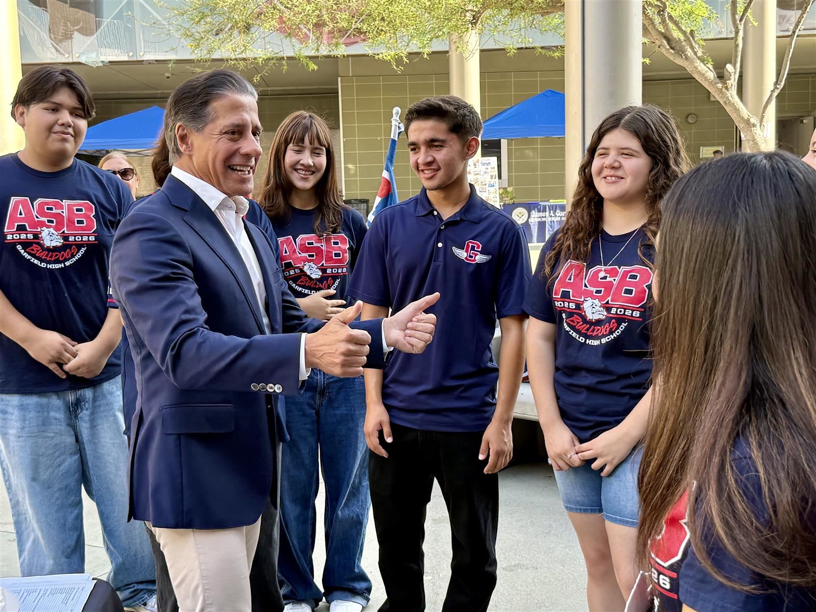 Los Angeles Unified School District Superintendent, Alberto Carvalho speaking with students