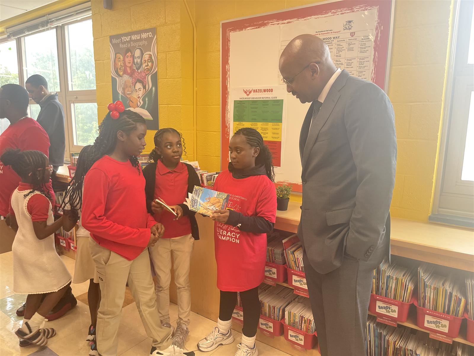 Council of the Great City Schools Executive Director, Ray Hart speaking with students at the Hazelwood Elementary/Middle