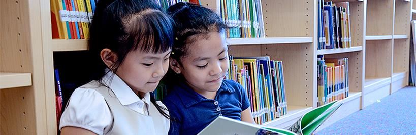 Girls reading 